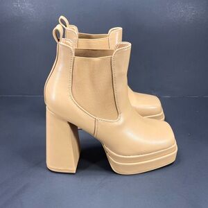 Women’s Tan Platform Chelsea Boots size 7.5 new in box